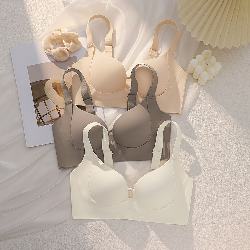 La reina de la ropa interior sin costuras de elevación del pecho pequeño de las mujeres empuja hacia arriba el anillo de acero colección de pecho anti-flacidez sujetador Delgado verano