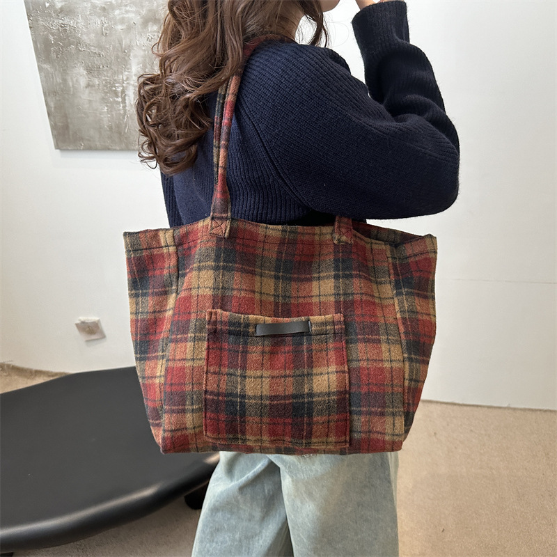 Bolsa de mano de gran capacidad retro de invierno de 2024 nueva estriada de hombro de brazo bolsa de mano casualidad