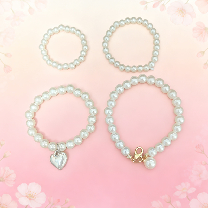 Handmade Beaded Pearl Bracelet for Women with Heart-Shaped Pendant, Simple and Versatile Fashion Accessory, Doll Necklace Charm