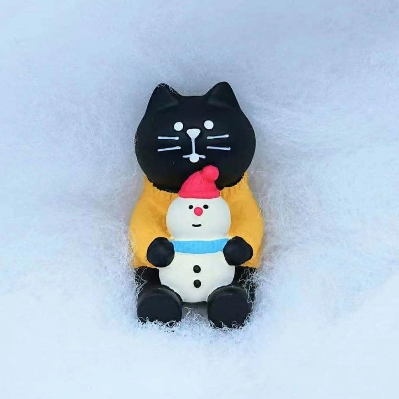 눈사람 검은 고양이를 안고
