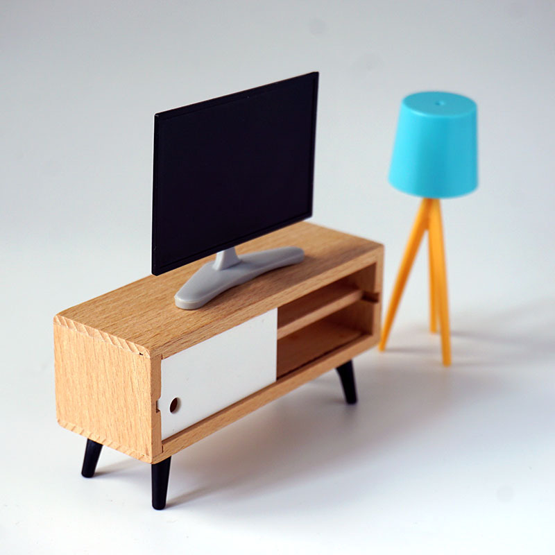 Mueble TV blanco + lámpara de mesa + TV set 3 piezas