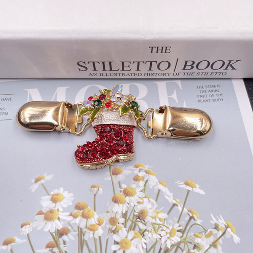 Cross-border Christmas brooch ornaments Santa Claus snowflake cardigan clip anti-exposure sweater clip factory direct supply