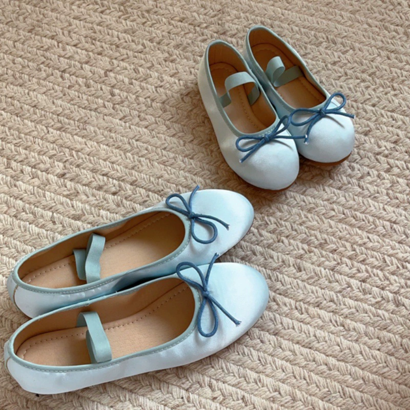 Корейские туфли для девочек из Донгдэмюна, ранняя весна 2025, ретро-стиль, модель «Мэри Джейн», с атласным бантом, круглым носком, на плоской подошве.
