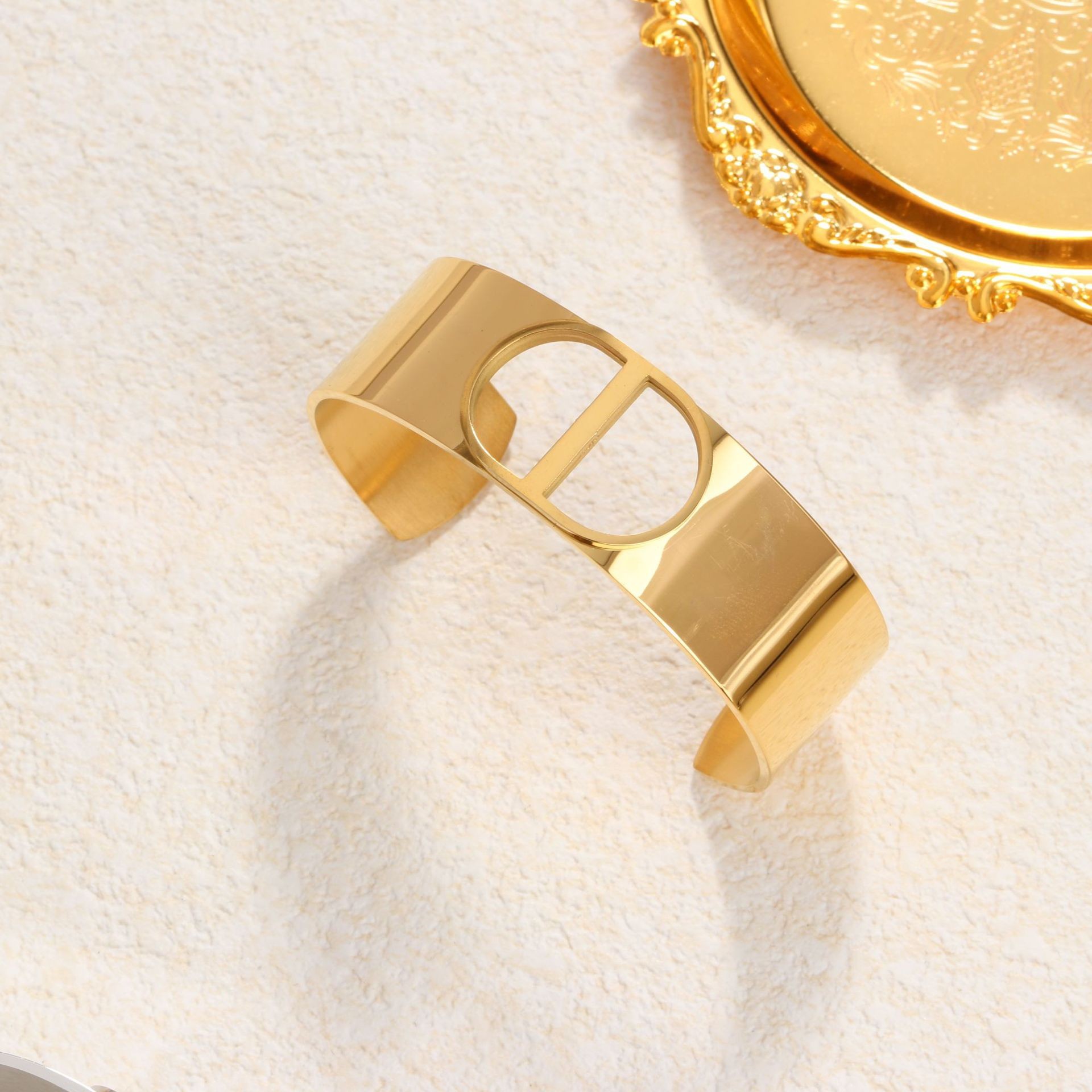 73cd 오픈 팔찌 골드