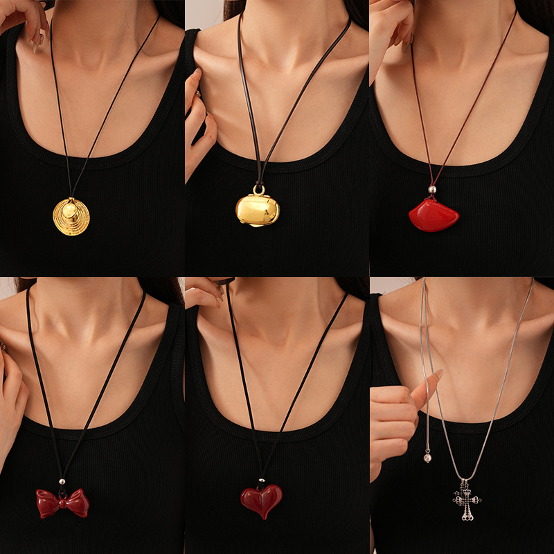 38g Weight Alloy Pendant Material Pendant Necklace Classification Alloy, Leather Rope Chain Material snake chain Chain Type 1 Piece Quantity Holiday, Daily, Selfie Occasion Alloy Material Geometric Pattern Women's Gender Plating Design Simple Style Style Simple Style Geometric Alloy Snake Chain Pendant Necklaces Wholesale 无