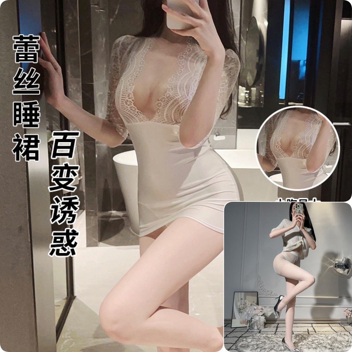 흰색 레이스 스커트 + 티셔츠 + 흰색 오픈 스타킹