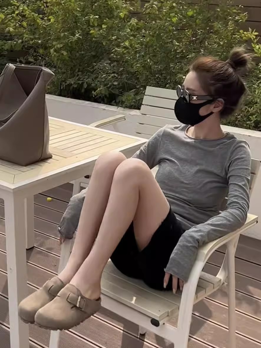 회색