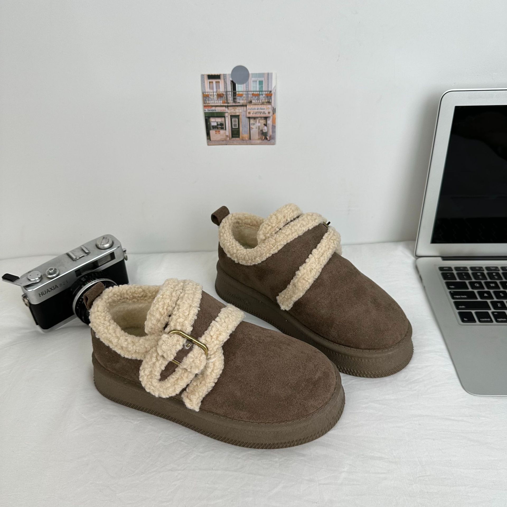Zapatos de algodón de invierno de onda lejana para alumnas ropa exterior casual más zapatos de mujer de terciopelo 2024 nuevas zapatillas de nieve coreanas de tubo bajo en nombre del cabello image 5