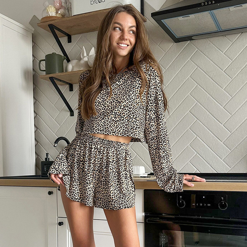 European and American style knitted milk silk brushed loose leopard print long-sleeve ruffle shorts autumn and winter new home wear pajamas for women European and American style knitted milk silk brushed loose leopard print long-sleeve ruffle shorts autumn and winter new home wear pajamas for women