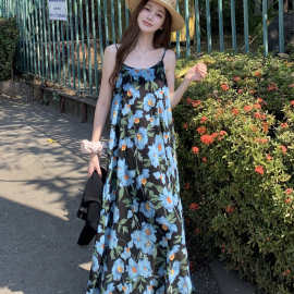 法式碎花吊带连衣裙女2026新款巨好看夏季蓝色海边度假针织衫套装