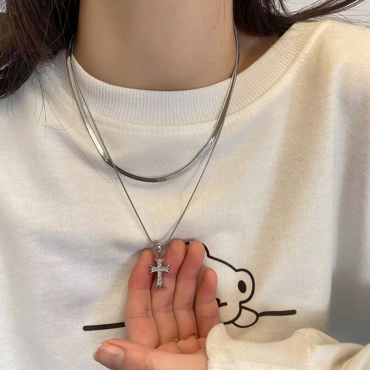 Collana a doppio strato con croce in zirconio super scintillante per nicchia femminile, semplice, versatile, alla moda e_voghion.com