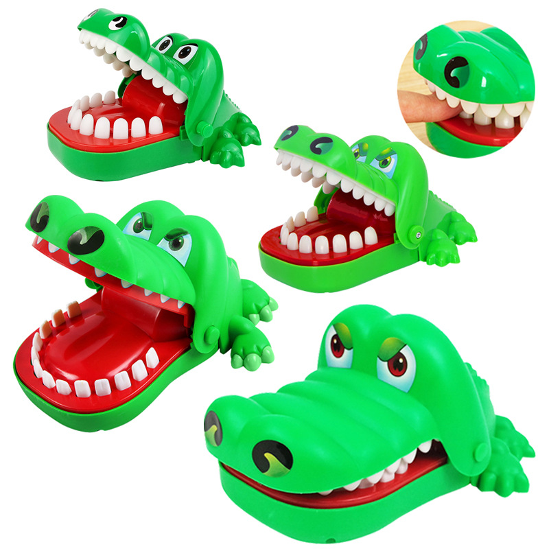 Serie de juguetes de cocodrilo de precaución creativa transfronteriza Nueva exótica de gran tamaño cocodrilo morder a mano juguete de morder a mano al por mayor