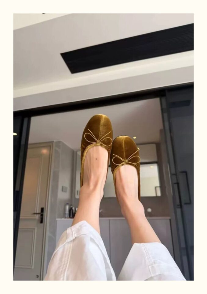 Giày búp bê Mary Jane đế bệt mũi tròn thắt nơ, chất liệu nhung, gót thấp dưới 3 cm — Màu sô-cô-la, Vàng cổ điển chi tiết 8