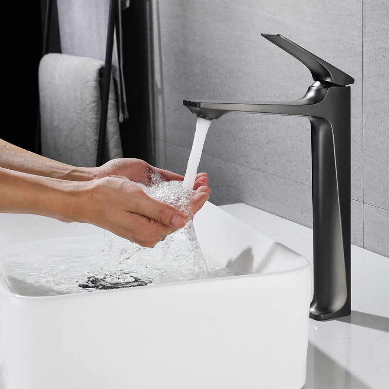 Grifos de lavabo gris de pistola baños calientes y fríos de lujo ligero hogar lavabo tablero de ingeniería de agujero único hotel al por mayor