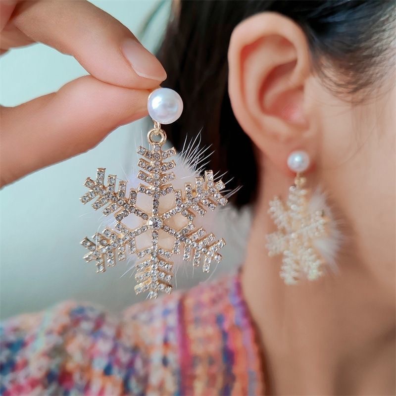 クリスマスイヤリング！ 925 シルバー針スノーフレークファーボールイヤリング女性のためのヨーロッパとアメリカの新しい多用途イヤリング工場卸売|undefined