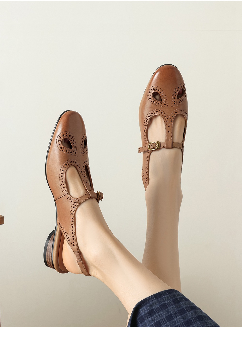 Sandal nữ quai ngang mũi kín da bò cổ điển gót thấp — màu nâu chi tiết 16