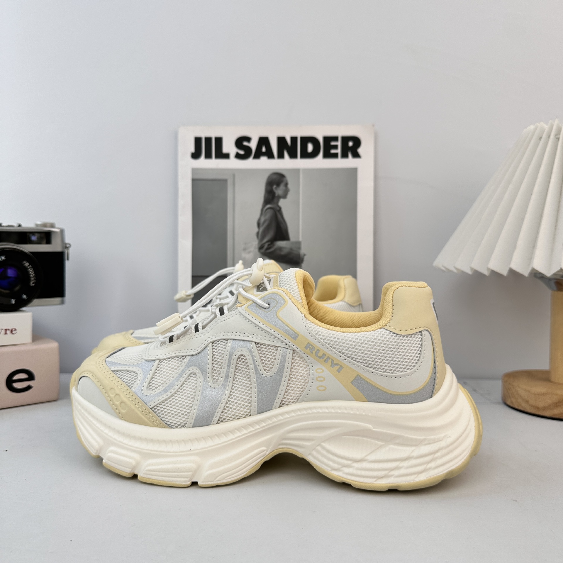 Papá zapatos de malla de mujer ventilada 2025 verano nuevo explosión zapatos de altura de suela gruesa diseño de moda zapatos deportivos skate