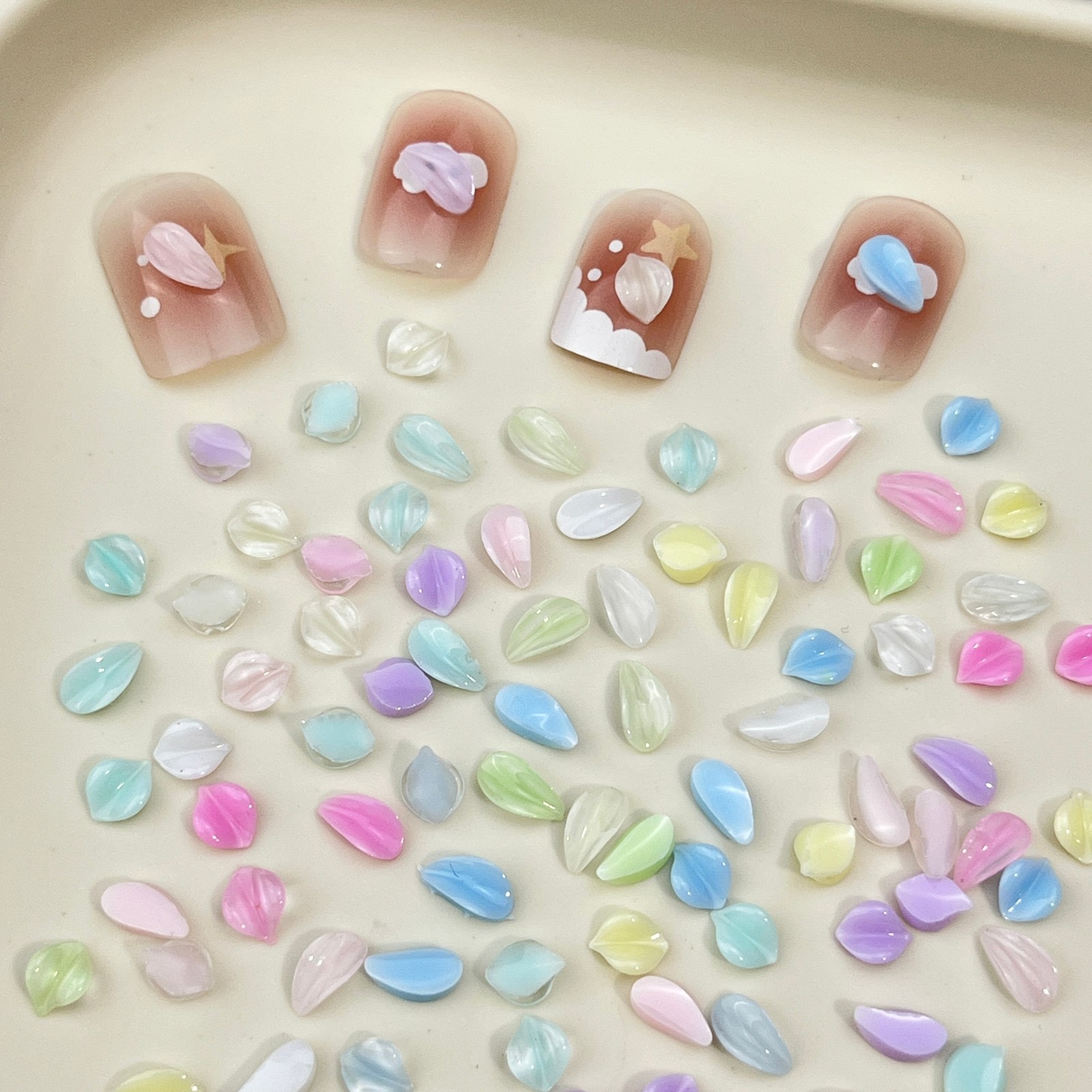 Fresh and delicate three-dimensional flower petal nail art accessories, translucent colorful five-petal flowers for DIY phone cases and nail decorations