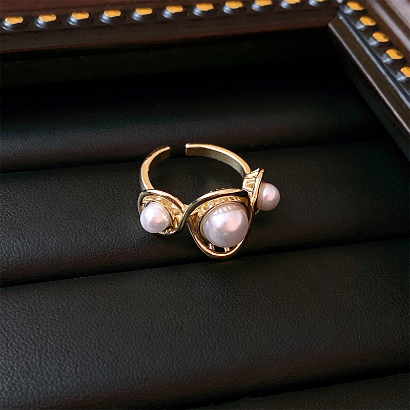 Japanese Style Flower Copper Plating Inlay Artificial Crystal Freshwater Pearl Open Ring display picture 2