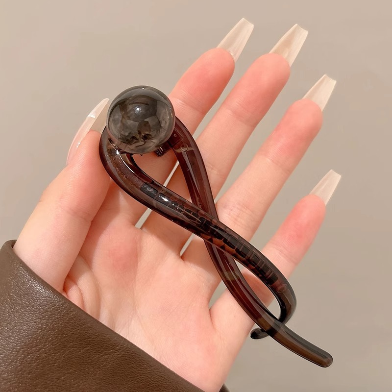 Pinza para el cabello de una palabra de temperamento simple clip giratorio de la parte posterior de la cabeza de las mujeres 2025 nuevo clip de agarre para el cabello de placa retro clip de boca de pato tocado