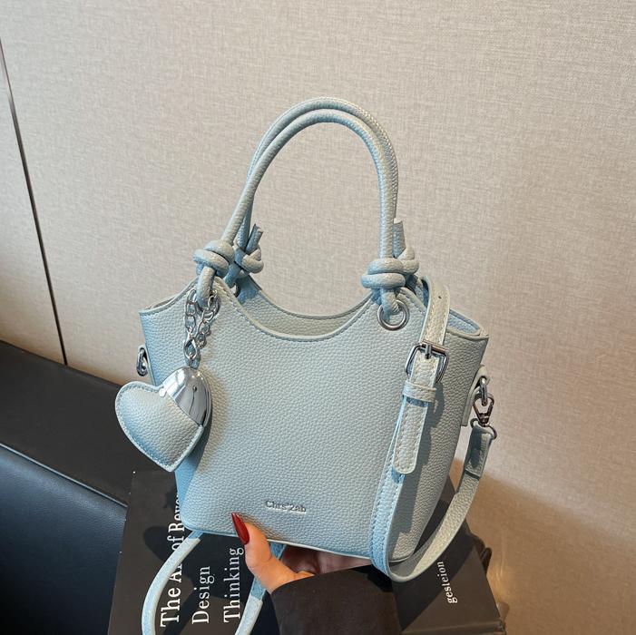 Moda de verano bolso de cubo de mano mujer 2025 nuevo producto diseño de nicho bolso de viaje bolso de mensajero casual simple