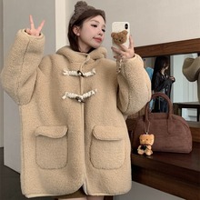 实拍2025软糯羊羔毛奶茶色可爱乖巧加绒保暖牛角扣加厚外套棉衣女