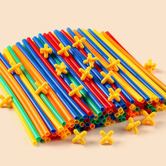 子供用の柔らかいストローの配管は積み木を組み合わせておもちゃの益智幼稚園を作ります。