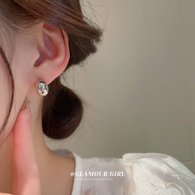 Oro real electrochapado aguja de plata simple ins pendientes estilo frío nicho pendientes de alto grado de cercanías pendientes de moda versátiles