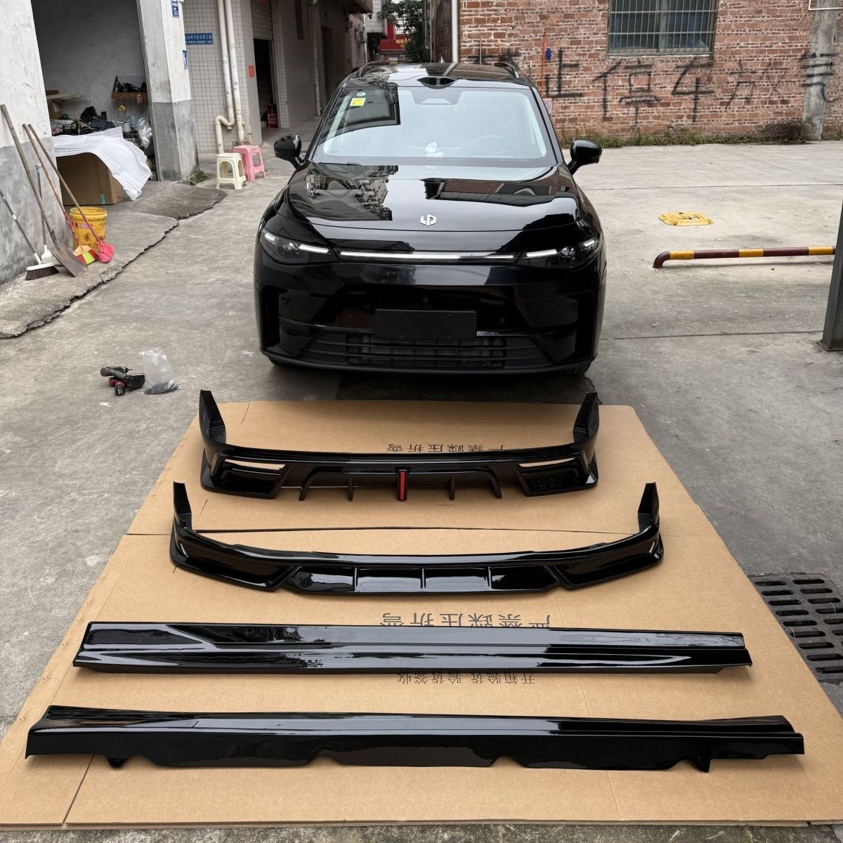 Suitable for 24-26 models of Leapmotor C16 modified body kit with front lip, side skirts, rear lip, and spoiler