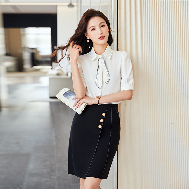 Fashionable white T-shirt