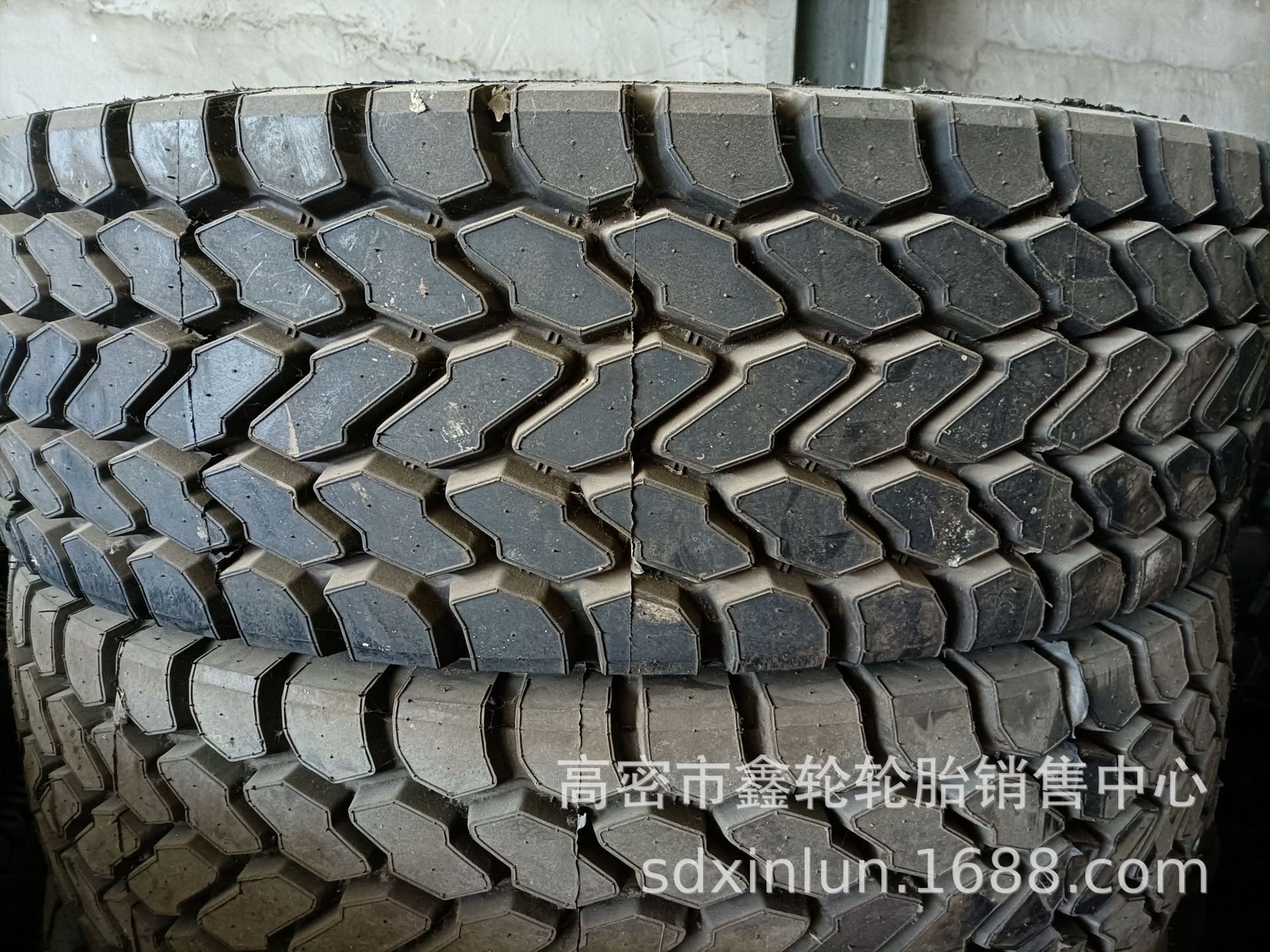 长期供应385/95R24 25 12.00R24 14.00R24 25起重机吊车轮胎