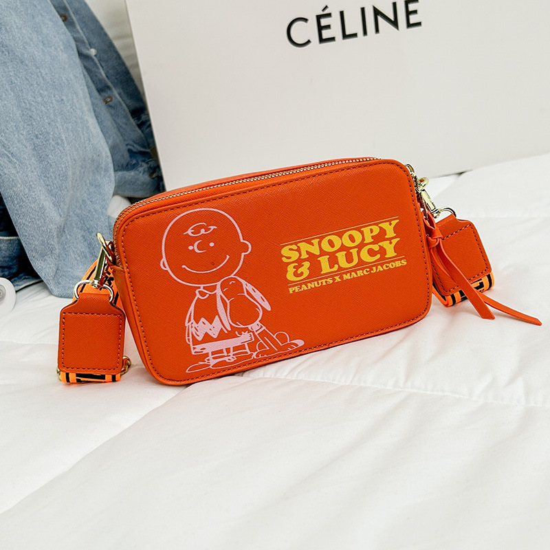 Bolsos pequeños de comercio exterior transfronterizo para mujer 2024 nuevo periódico de pizarra de banda ancha bandolera bolso cuadrado pequeño de verano de moda