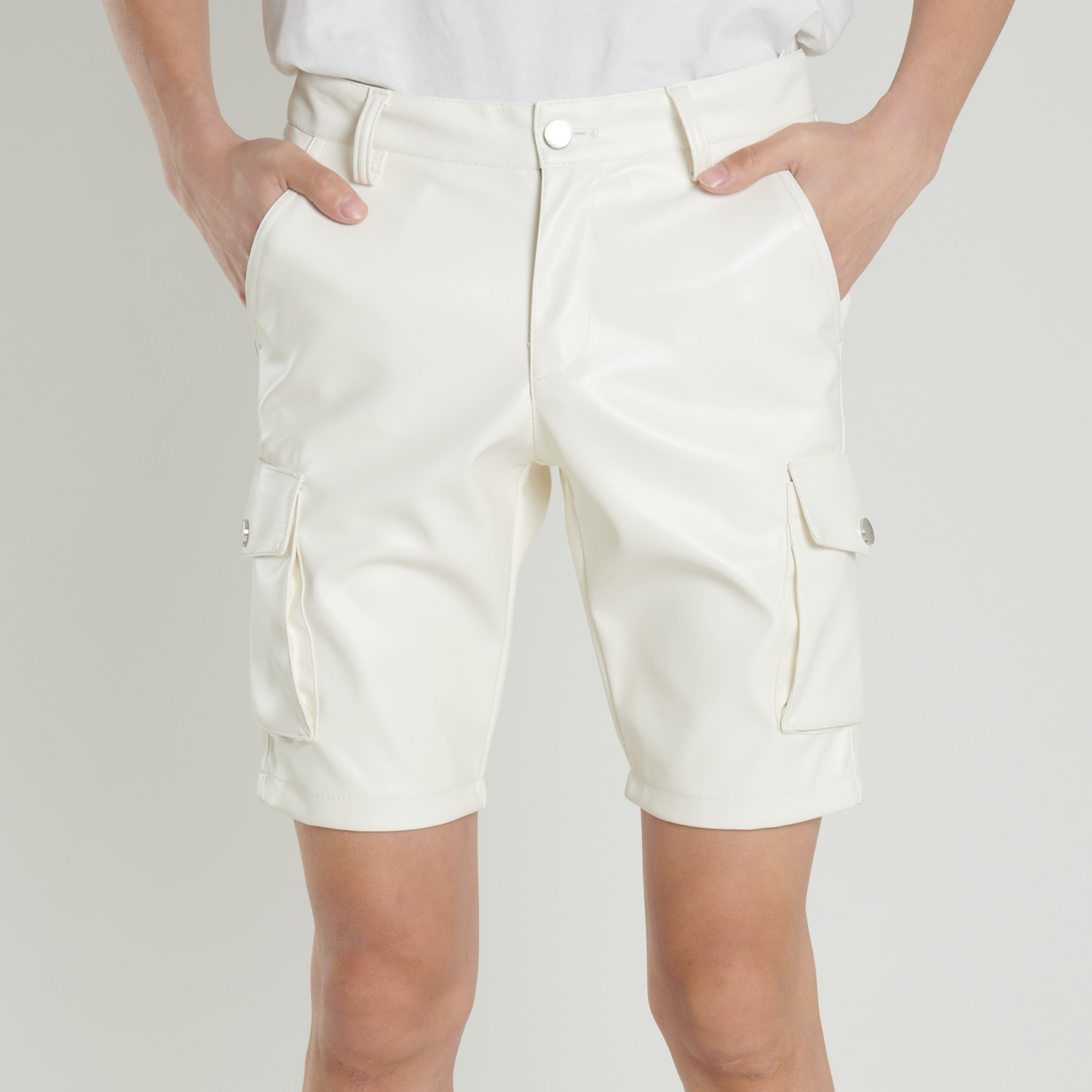 Pantalones de cuero transfronterizos delgados de verano para hombres jóvenes y de mediana edad estiran pantalones de cuero negro blanco pantalones cortos de moda para hombres