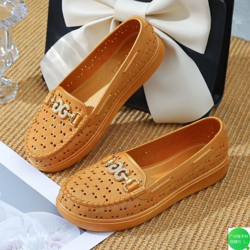 Summer Thick Sole Open-Toe Women's Beach Shoes, Holes for Nurses, White Work Shoes for Pregnant Women, Soft Soles, Waterproof Mother's Shoes