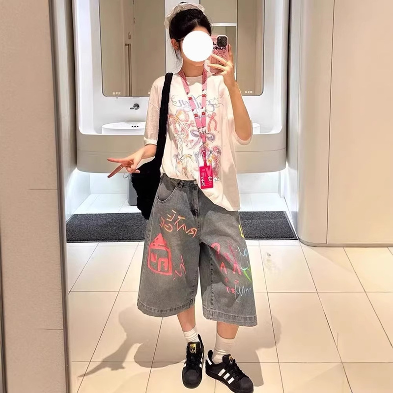 Plus-Size Retro Graffiti Design Wide-Leg Denim Cropped Pants for Women, 2026 Summer New High-Street Loose Shorts