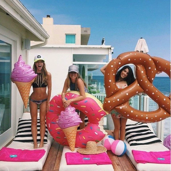 Надувной круг для плавания в форме розового пончика, для взрослых и детей, трехместный, утолщенный, с поддержкой подмышек.