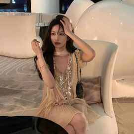 富家千金重工亮片V领挂脖连衣裙女高端精致气质名媛生日宴会礼服