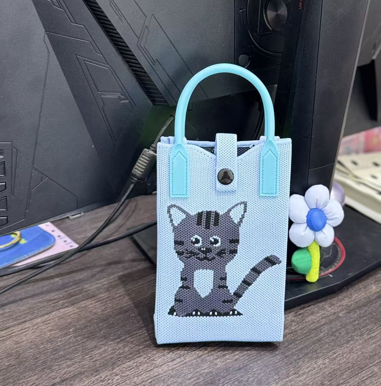 Azul. Black Cat