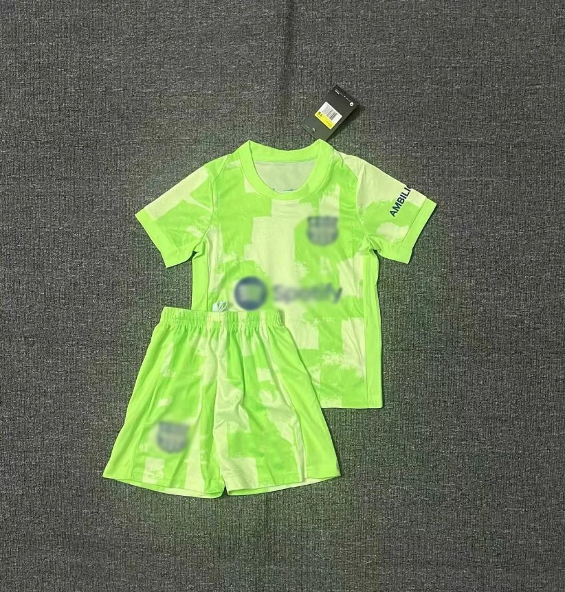 2425/바르셀로나 2 원정 경기 구 광고 페이지