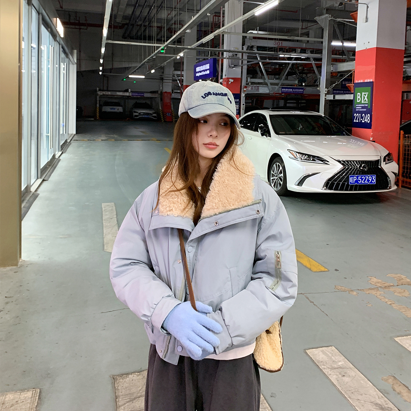蓝色羊羔毛大翻领棉衣女冬季2025新款高端洋气独特超好看厚外套