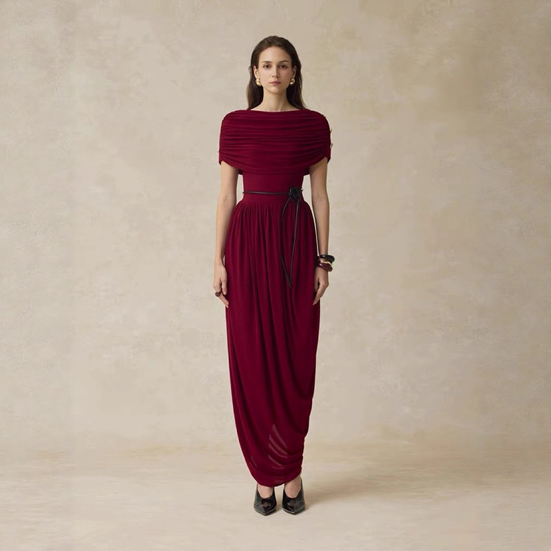 In-Stock Niche Designer Vintage Style Waist-Cinching Long Dress in Burgundy with Pleated Irregular Knit Skirt