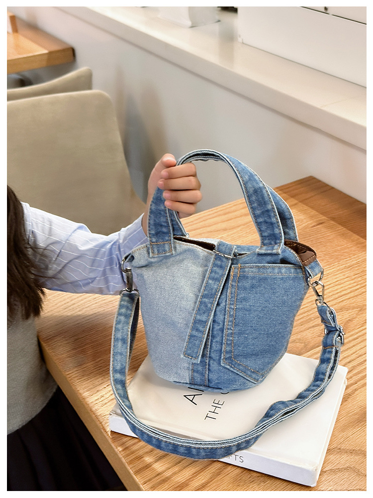 Unisex Medium Denim Solid Color Vintage Style Streetwear Bucket Lock Clasp Crossbody Bag display picture 27