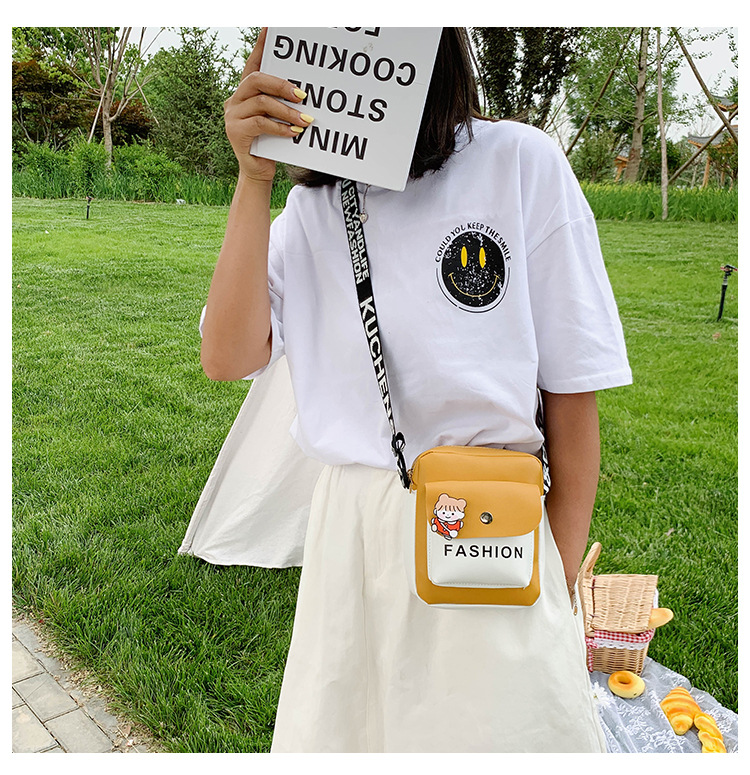 Wholesale of new Korean-style small square bags, cute single-shoulder bags for export, wide-shoulder crossbody bags, cosmetic bags, mobile phone bags and women's bags undefined