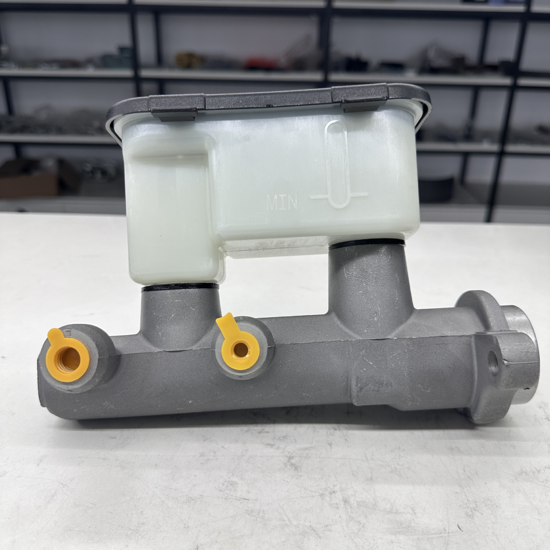 M390259 18021273 18029967 19209221 Suitable for Chevrolet Brake Master Cylinder