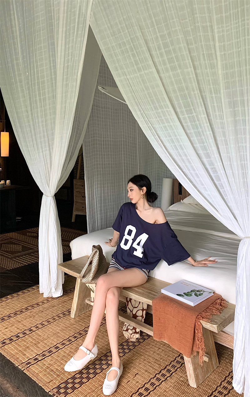 Copy_Navy blue printed slanted shoulder short-sleeved T-shirt for women in summer, lazy and loose American style.jpg