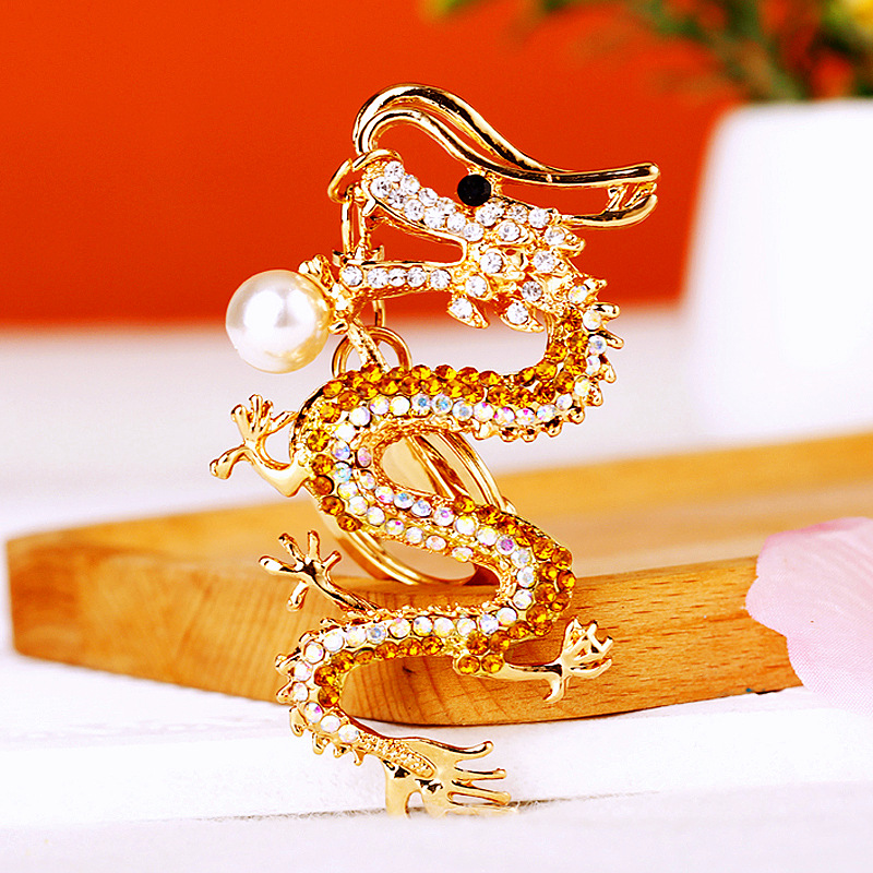 Diamante incrustado Zodiaco dragón coche llavero metal pareja hombres y mujeres bolsa colgante llavero anillo Reunión Anual regalo al por mayor