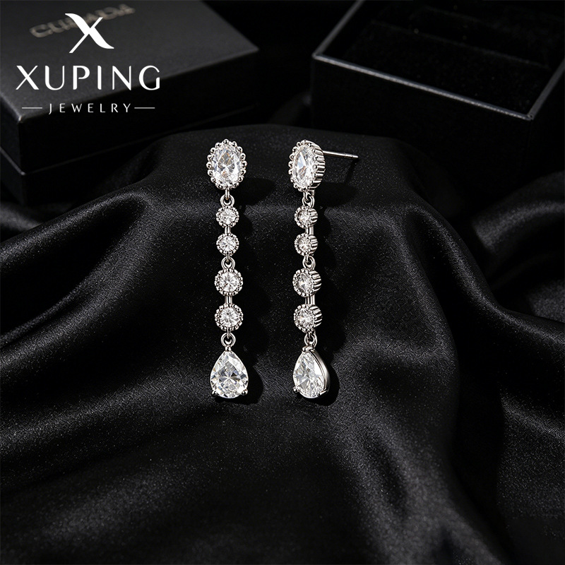 Xuping diseño de moda ligero de lujo largo goteo de aretes de brillo aleación de cobre chapado blanco delicado temperamento aretes al por mayor