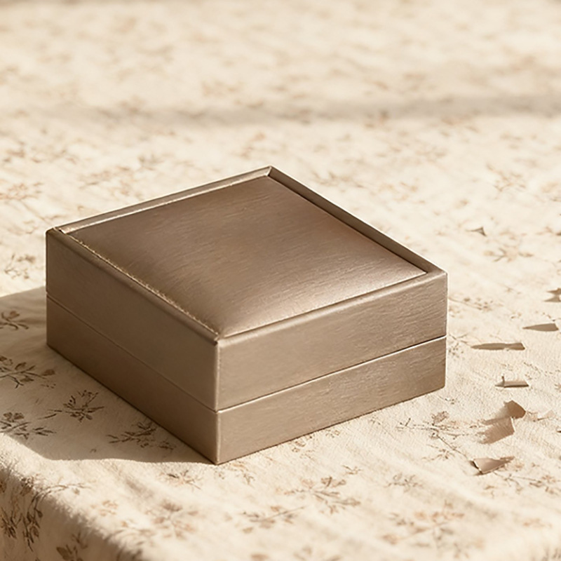 Fábrica de la joyería caja de regalo exquisita caja de regalo de cumpleaños bolso pulsera collar pulsera coche colgante caja al por mayor