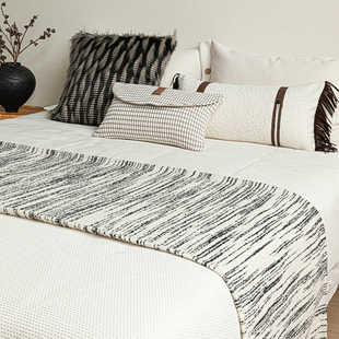 Vintage Wabi-Sabi Style Soft Bedding 8-Piece Set for Hotel Sales Office Model Room Exhibition Display Bed Pillows and Blankets