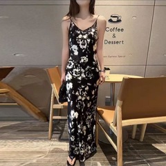夏の新型フランス前後のvネック酢酸プリントストラップスカートはスリムに見えます。